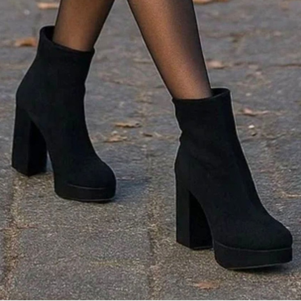 Steve Madden Boots NIB size 9
